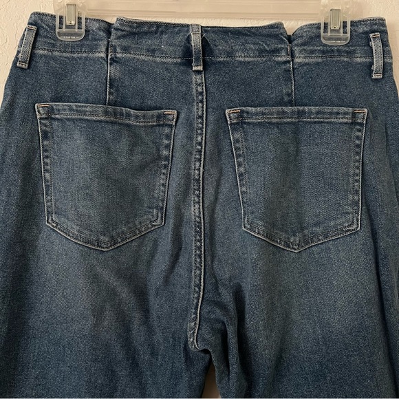 Hollister paper bag 
Curvy ultra high rise mom jean - Picture 3 of 8